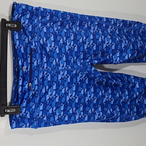 {Vineyard Vines} Blue Whale Outline Printed Performance Leggings - Large - Picture 8 of 13